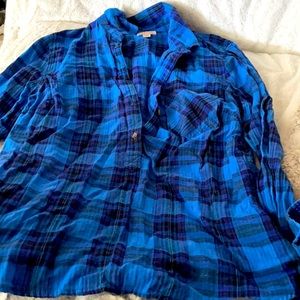 Long sleeve flannel. Half button down.